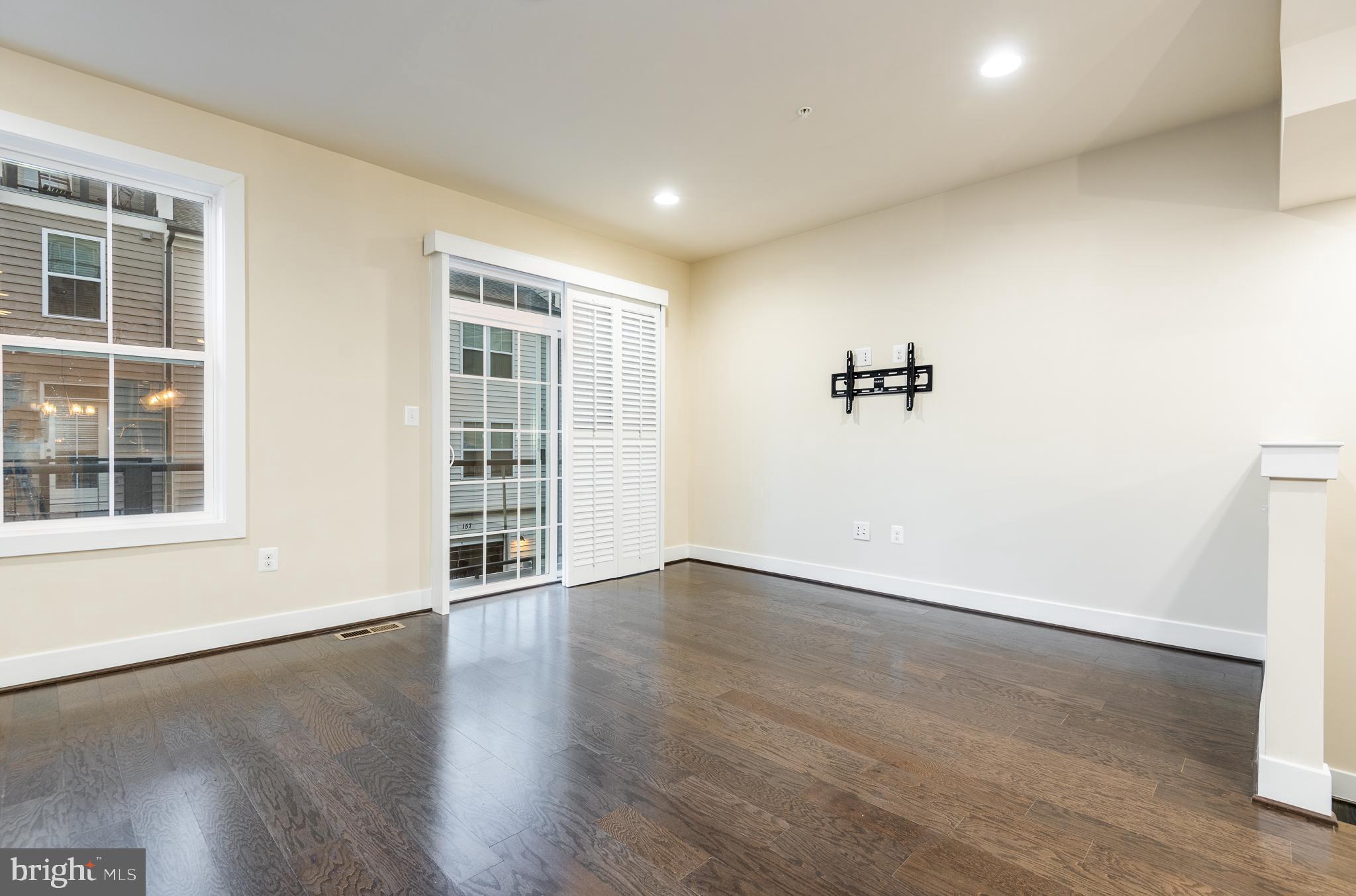 GLENMONT METROCENTRE - Residential Lease