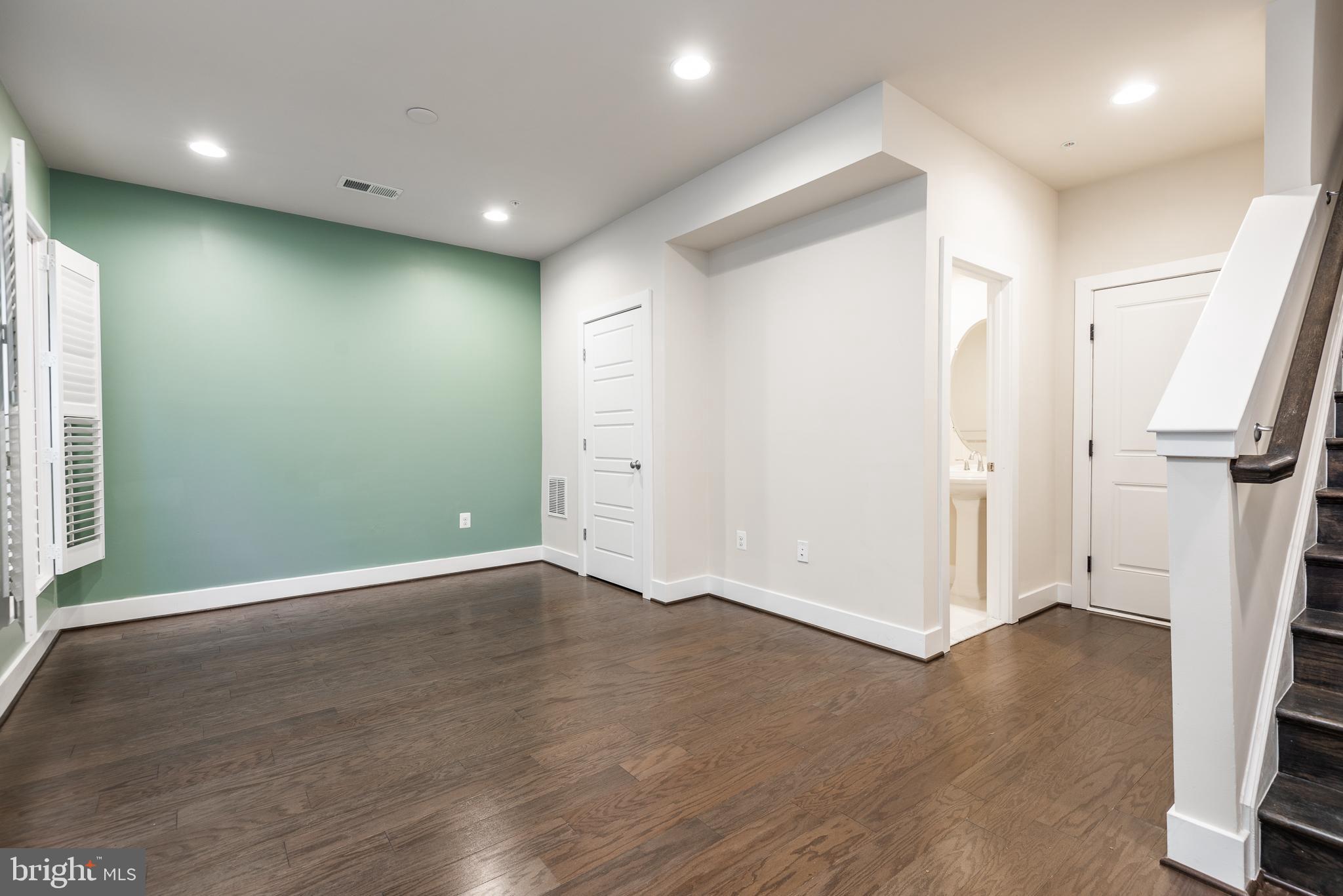 GLENMONT METROCENTRE - Residential Lease