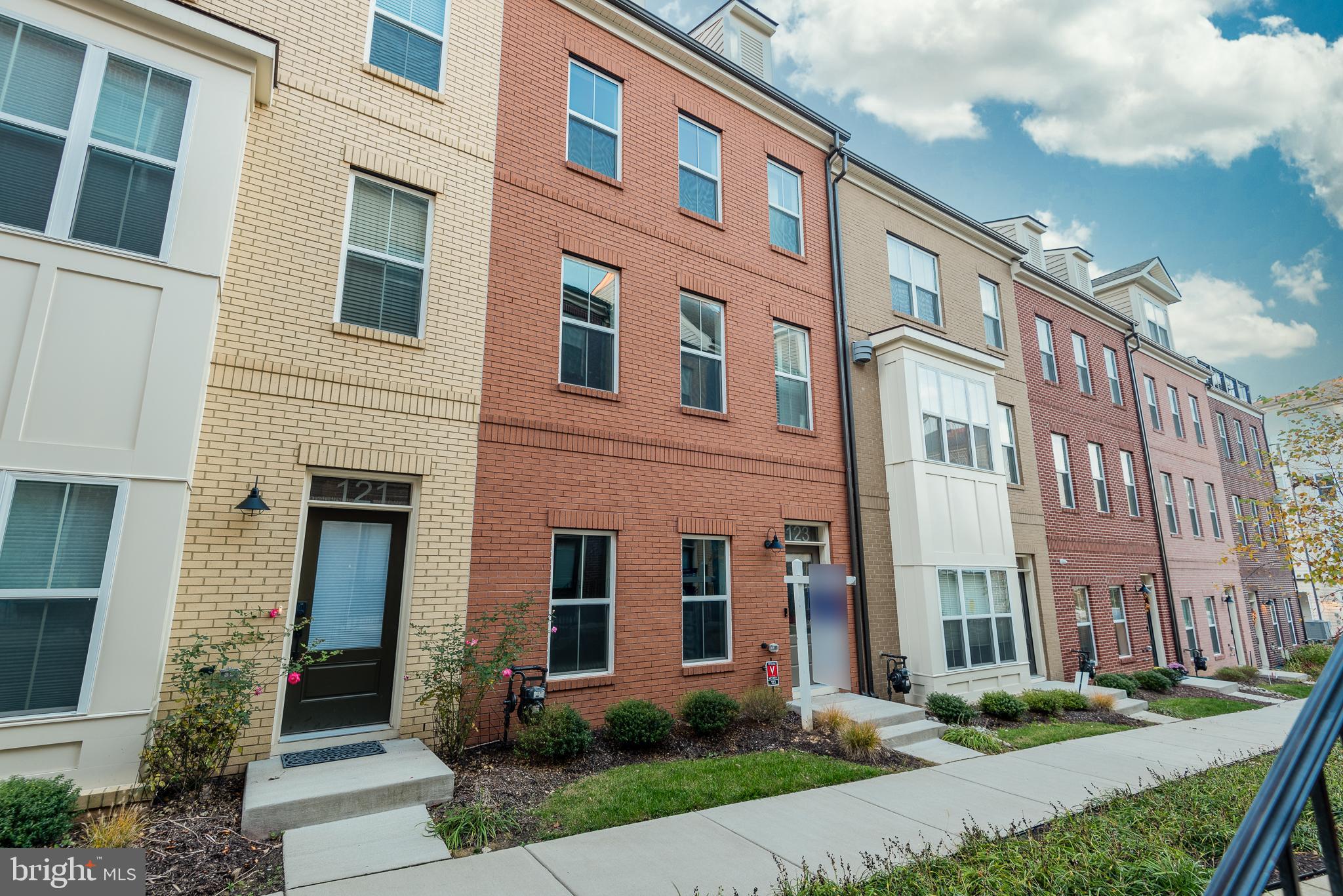 GLENMONT METROCENTRE - Residential Lease