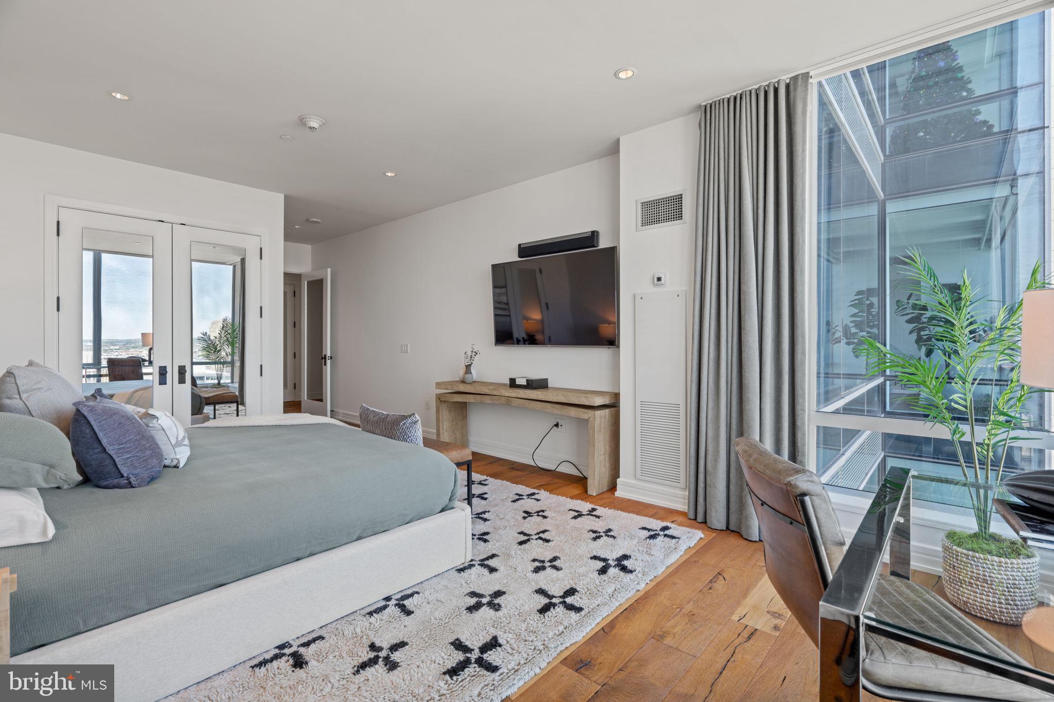 AVENUE OF THE ARTS - Residential