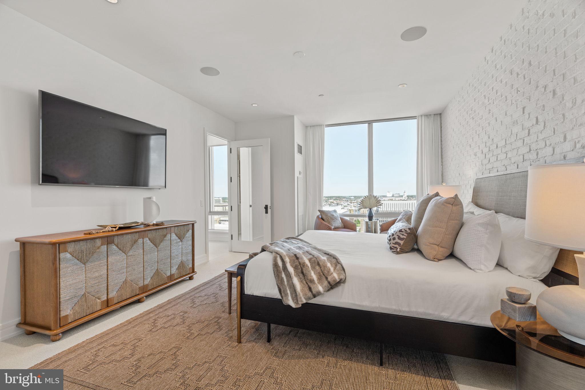 AVENUE OF THE ARTS - Residential