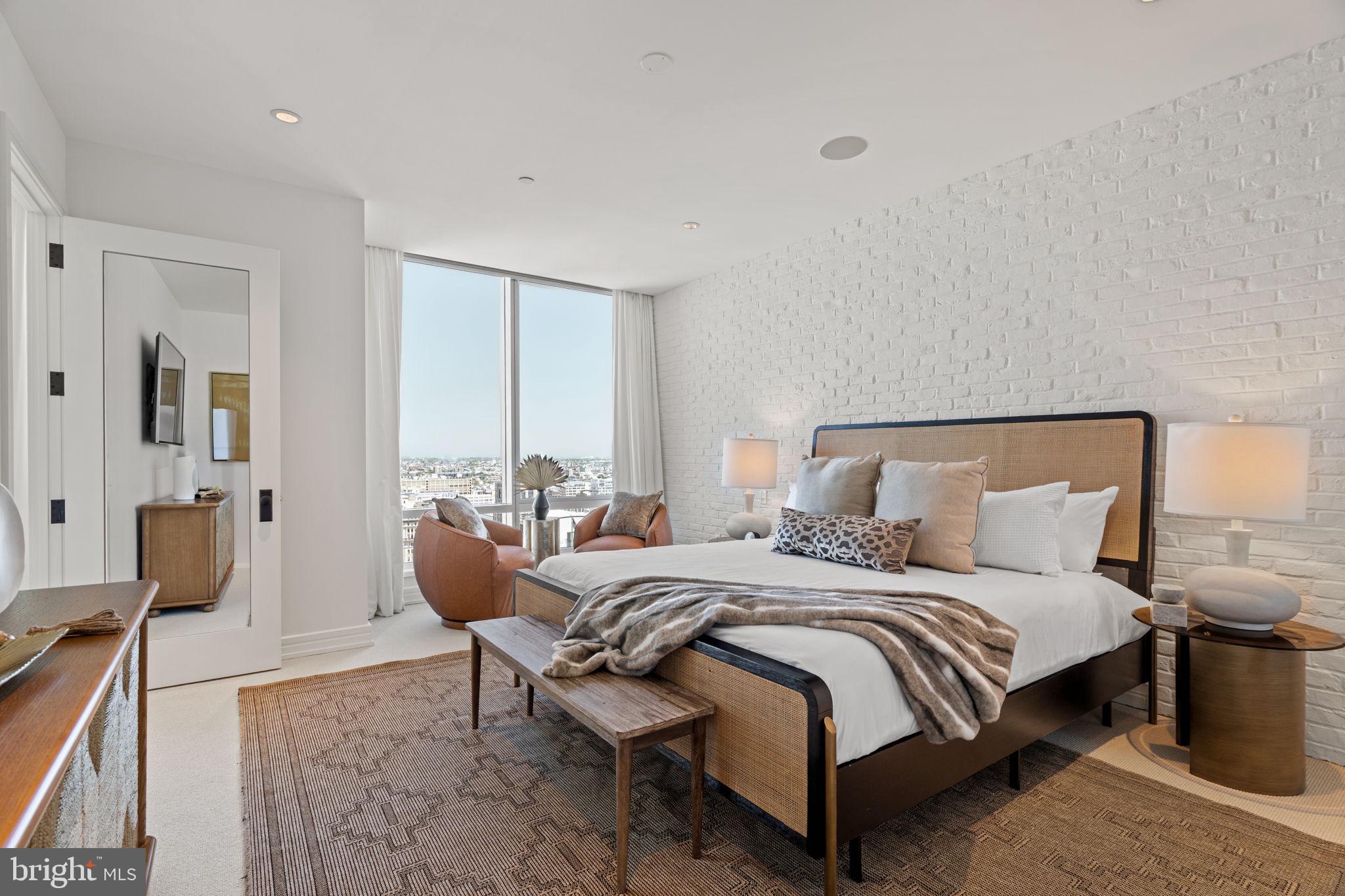 AVENUE OF THE ARTS - Residential