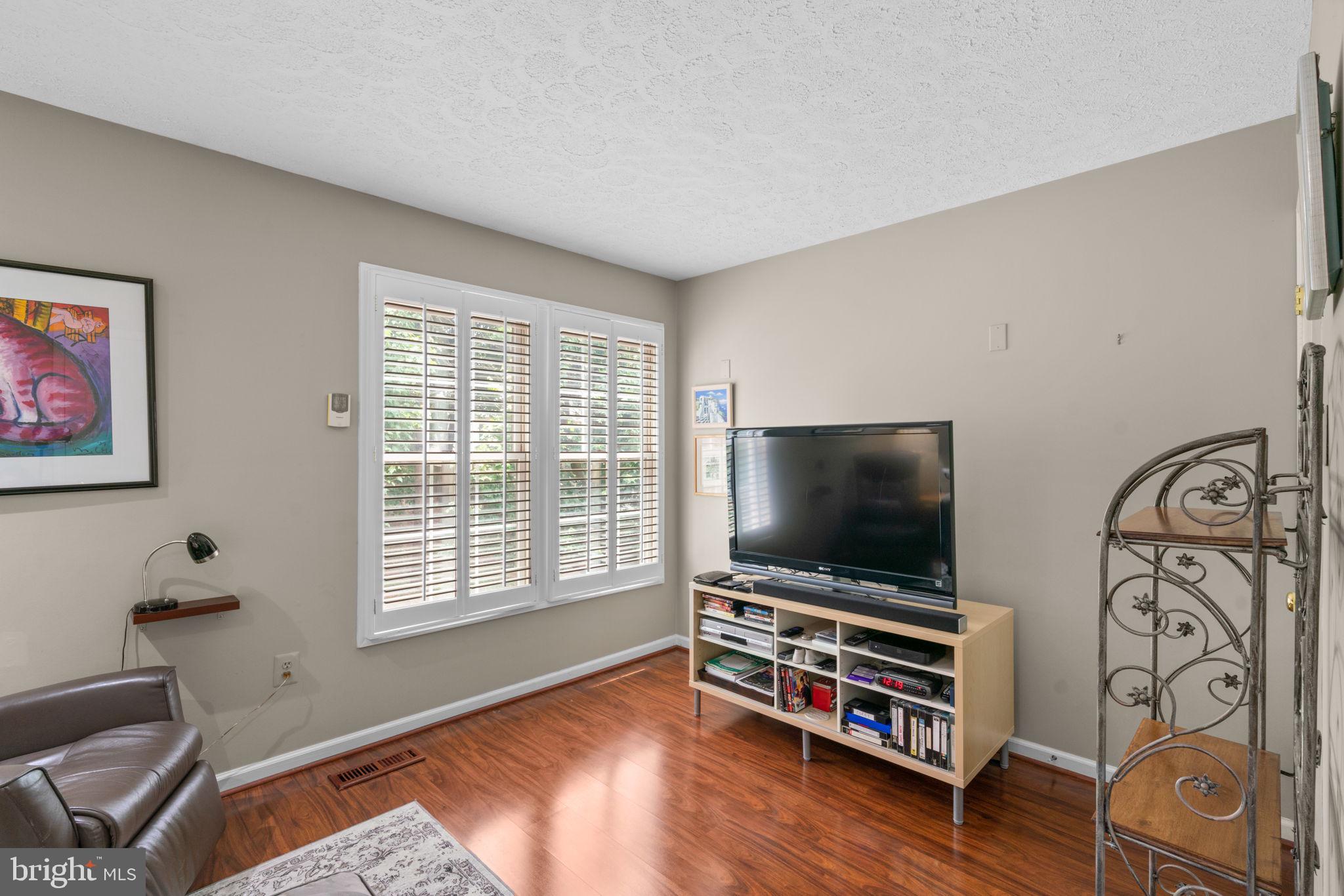 SHEPHERDS GLEN - Residential