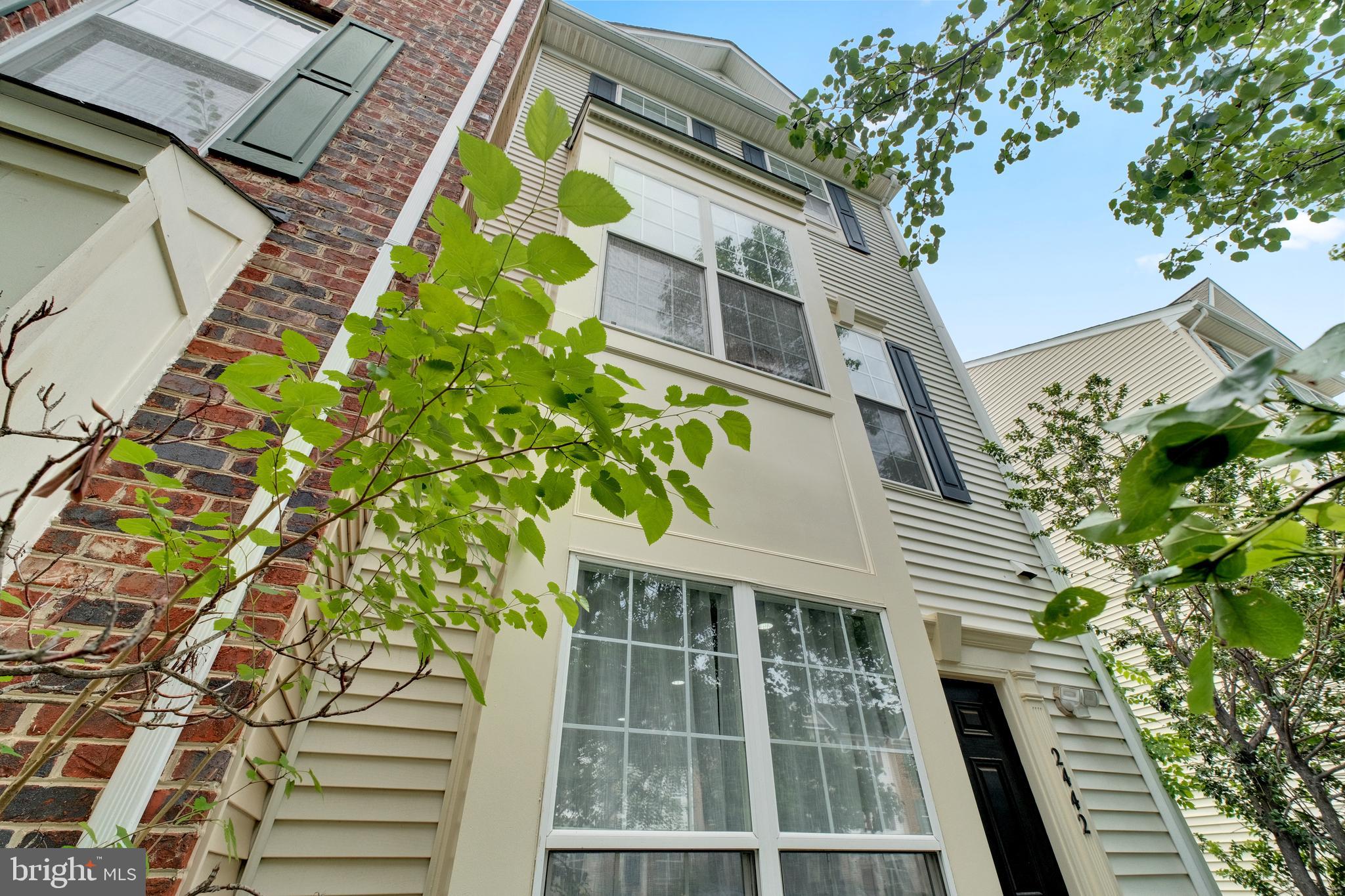 2442 OLD FARMHOUSE COURT