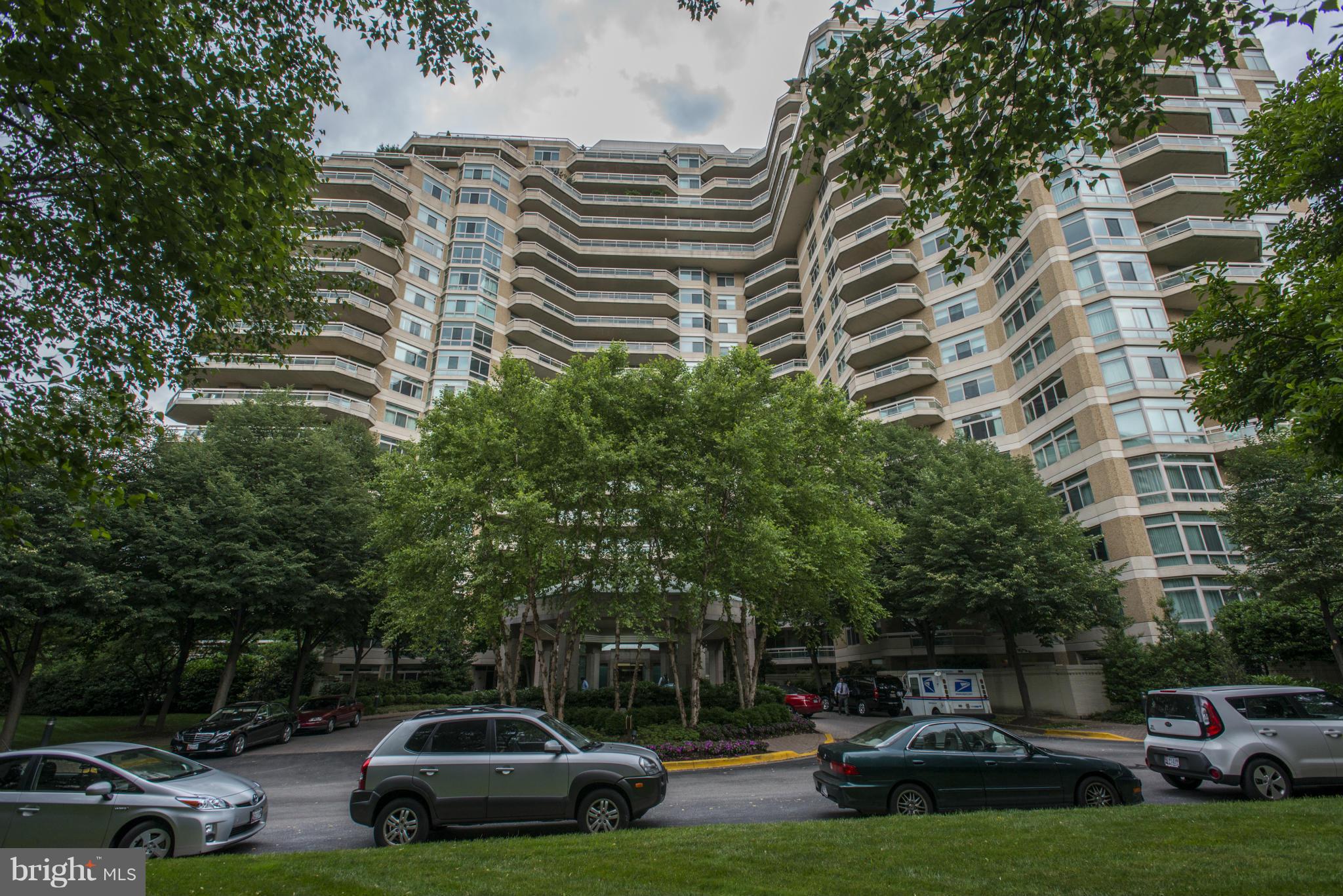Stunning & renovated 2600 sq ft. 2 BR+ den w/ his&her baths in sought after Somerset House II. Captivating floor plan w/ sunny western exposure. Full service building w/ private guard house, doormen, front desk & onsite management. Fabulous clubhouse w/ indoor & outdoor pools, gym & tennis. OFFERS DUE 6:00 PM SUN 5/24 in a SEALED ENVELOPE to the FRONT DESK of SOMERSET HOUSE II ATT: NANCY ITTEILAG
