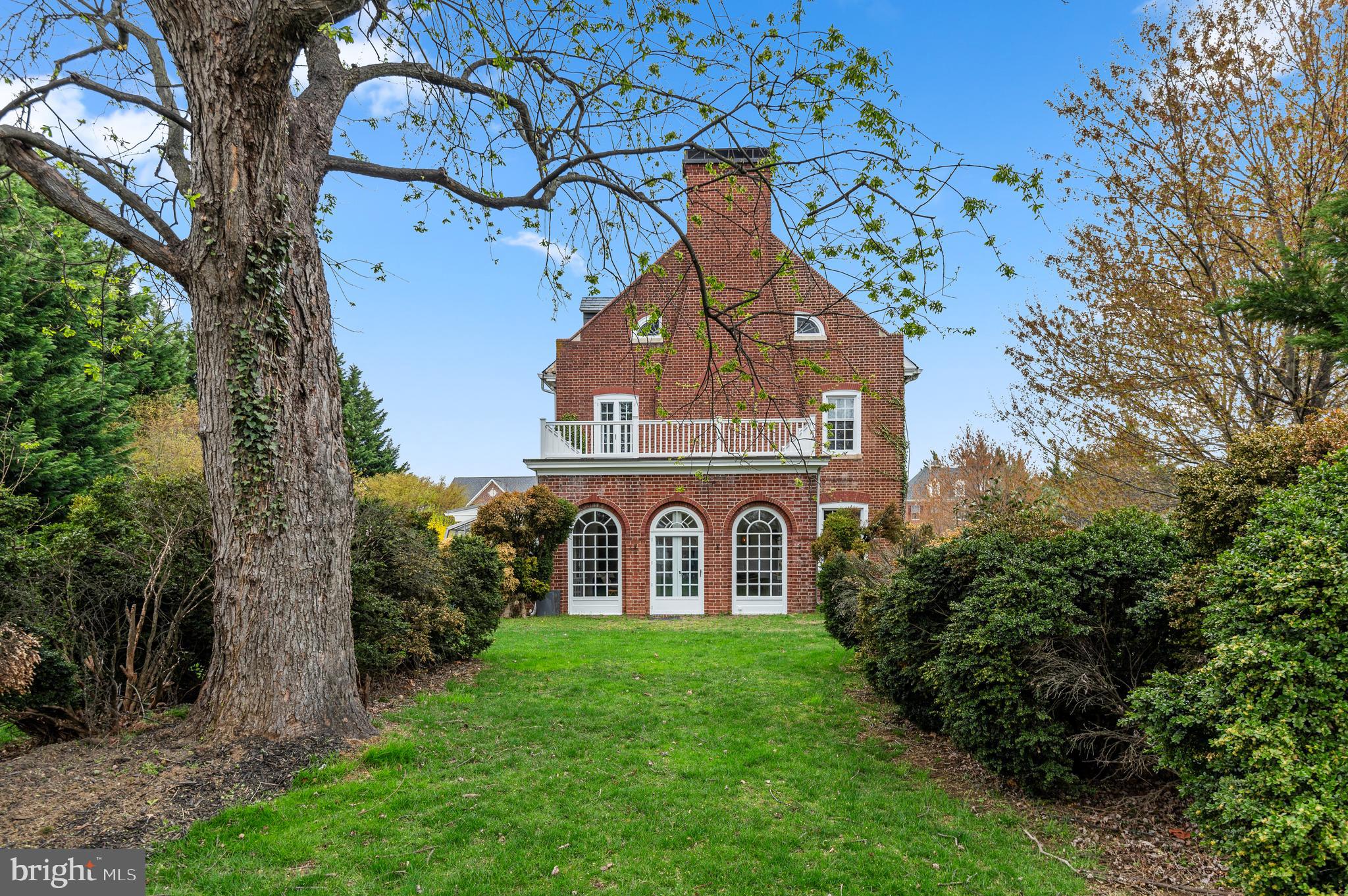 336 LYON COURT