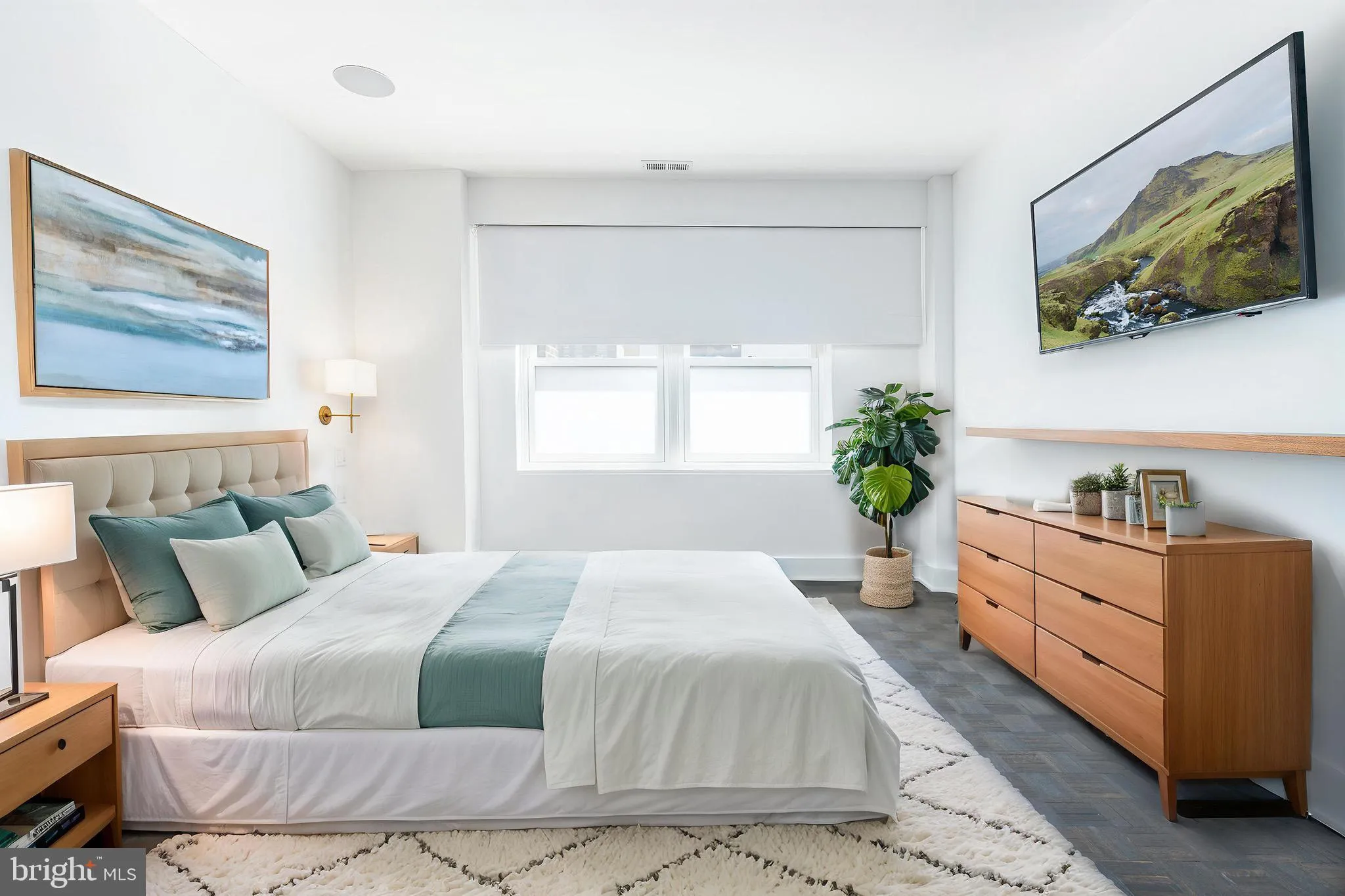 Philadelphia, Pennsylvania 19103, United States, 2 Bedrooms Bedrooms, ,2 BathroomsBathrooms,Residential,Active,122555