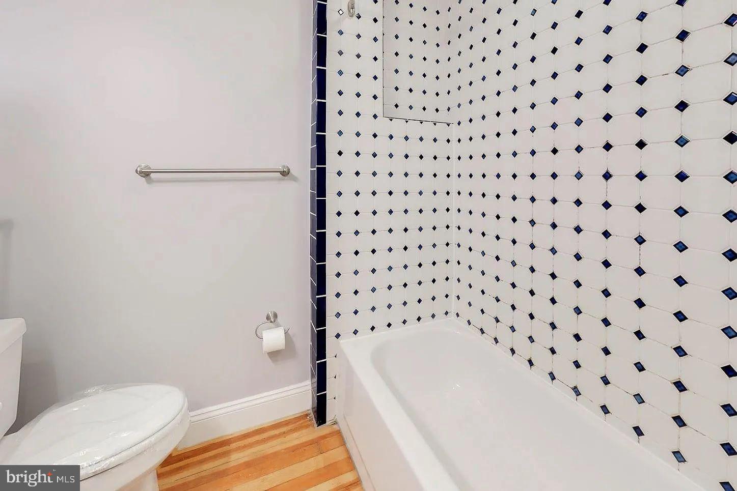 MOUNT VERNON PLACE HISTORIC DISTRICT - Residential Lease