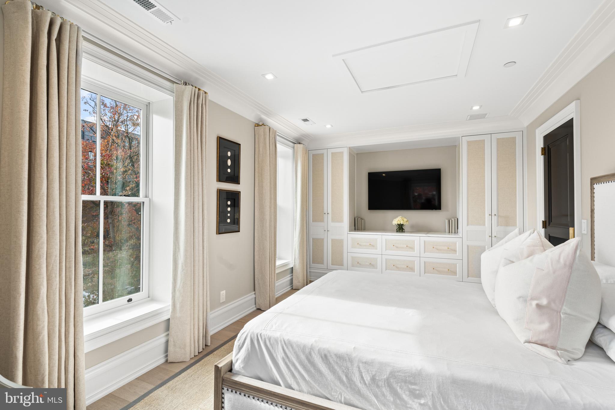 LOGAN CIRCLE - Residential