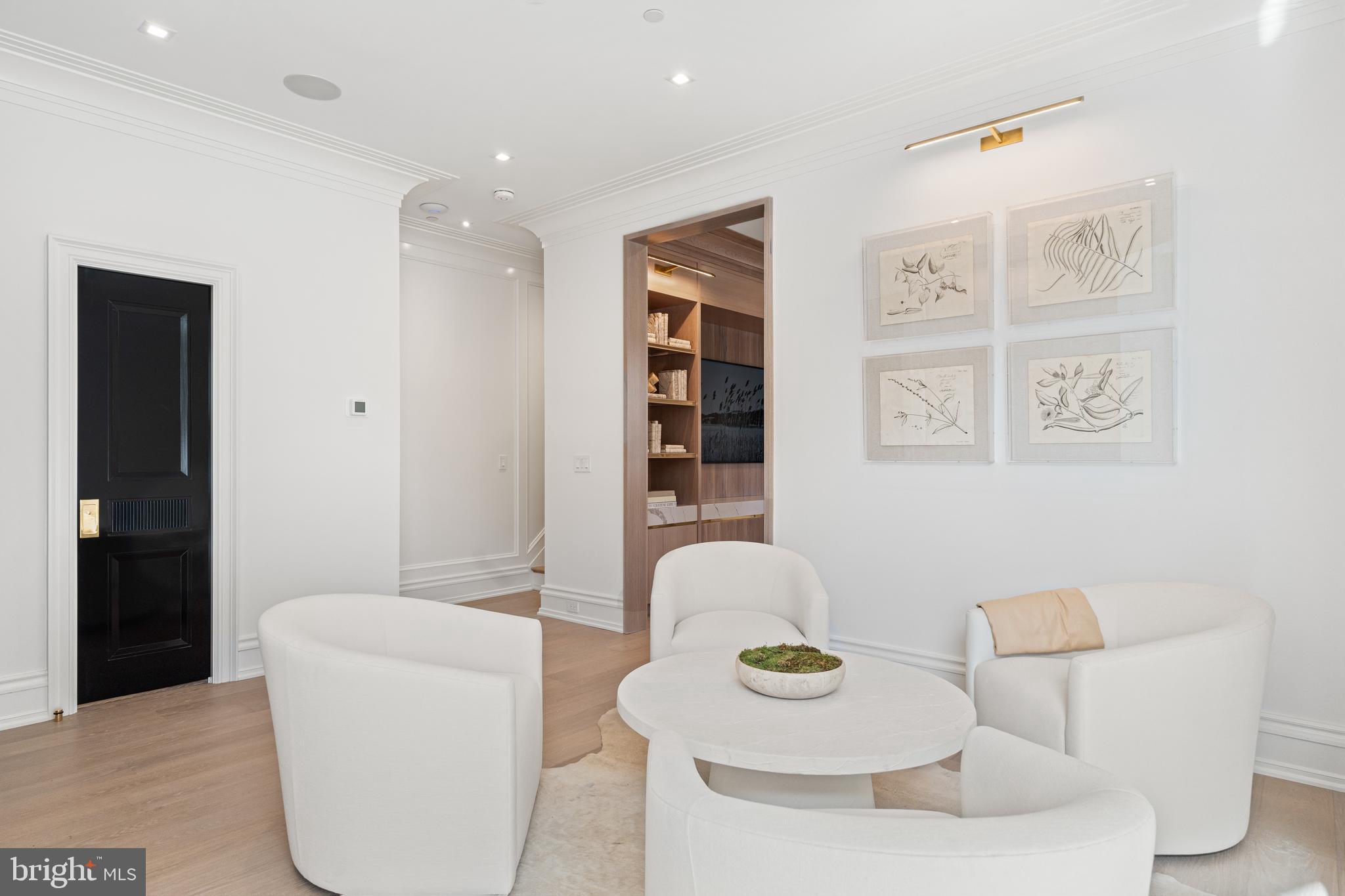 LOGAN CIRCLE - Residential