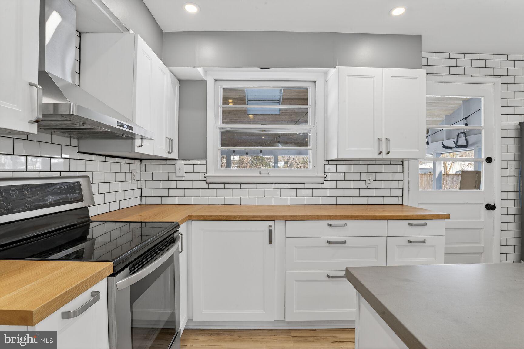 HOLLYWOOD ON SEVERN - Residential