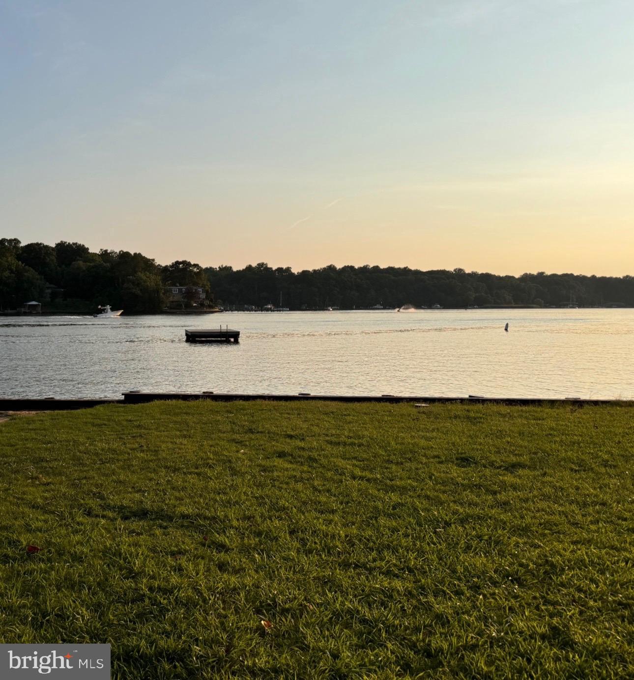 HOLLYWOOD ON SEVERN - Residential