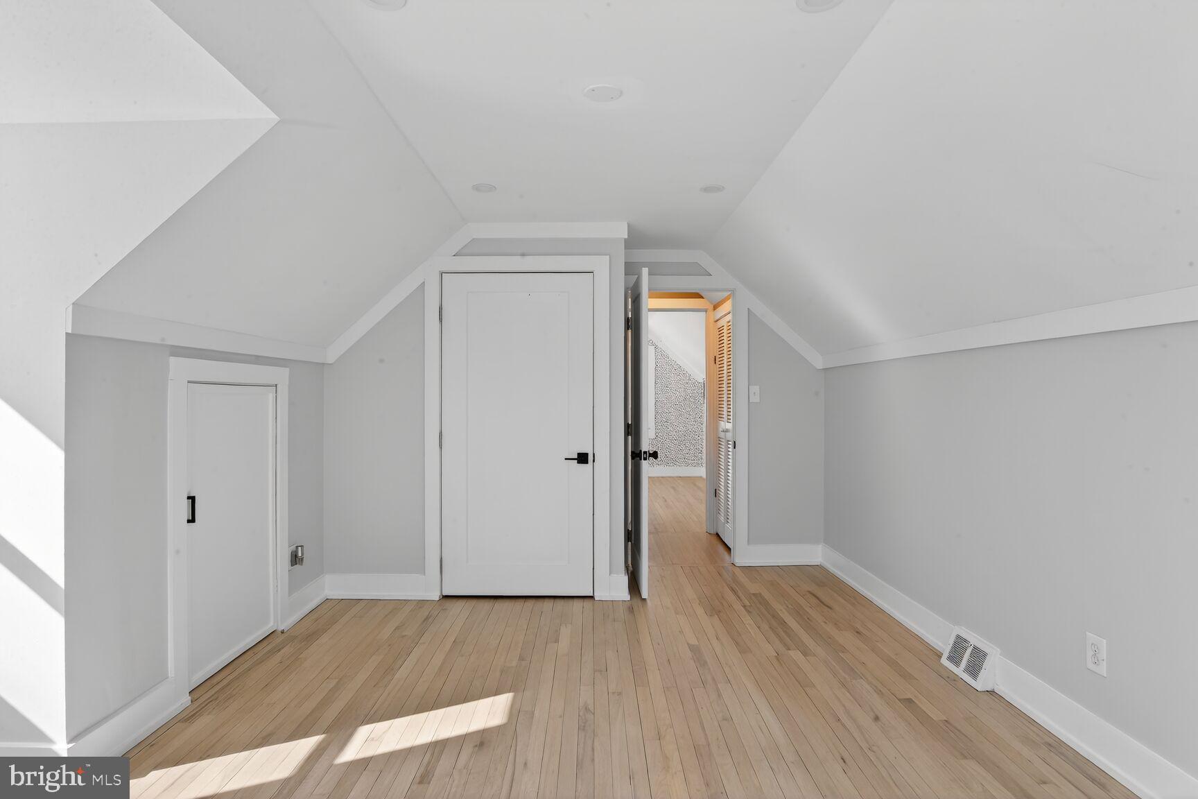 HOLLYWOOD ON SEVERN - Residential