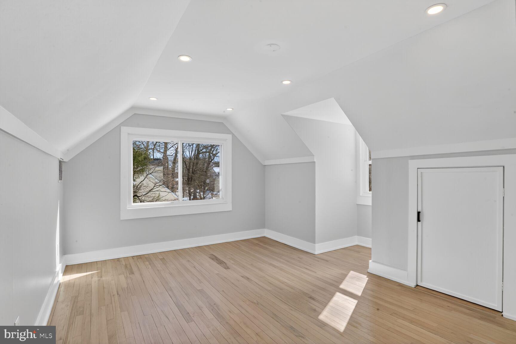 HOLLYWOOD ON SEVERN - Residential