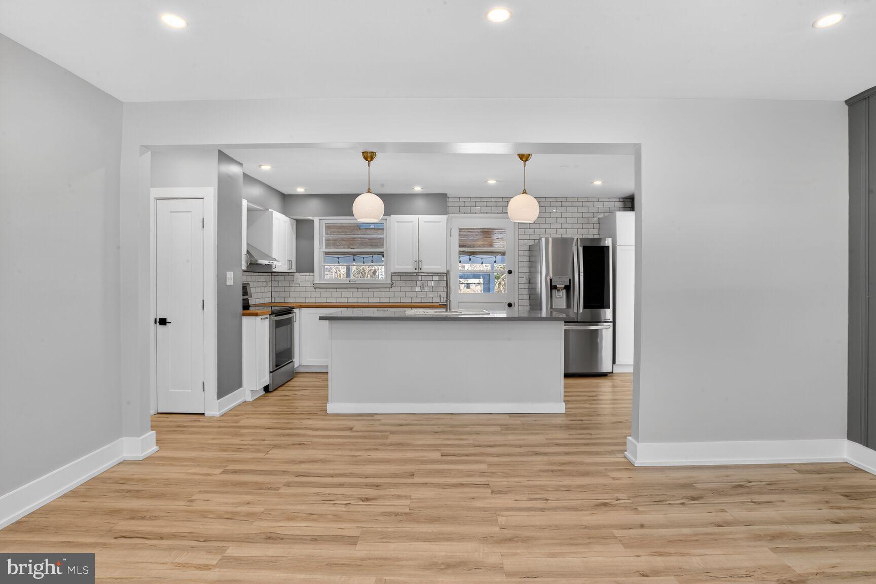 HOLLYWOOD ON SEVERN - Residential