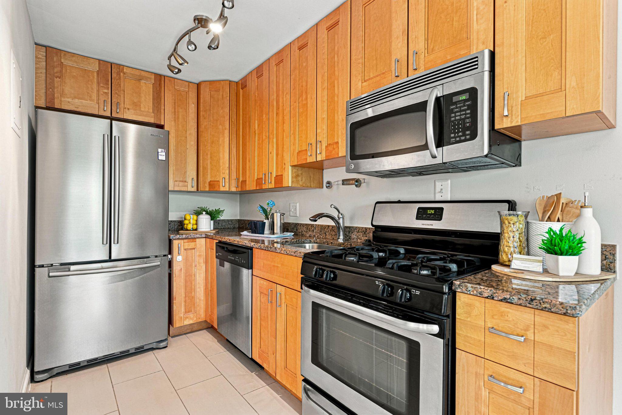 1565 N COLONIAL TERRACE 204-Z