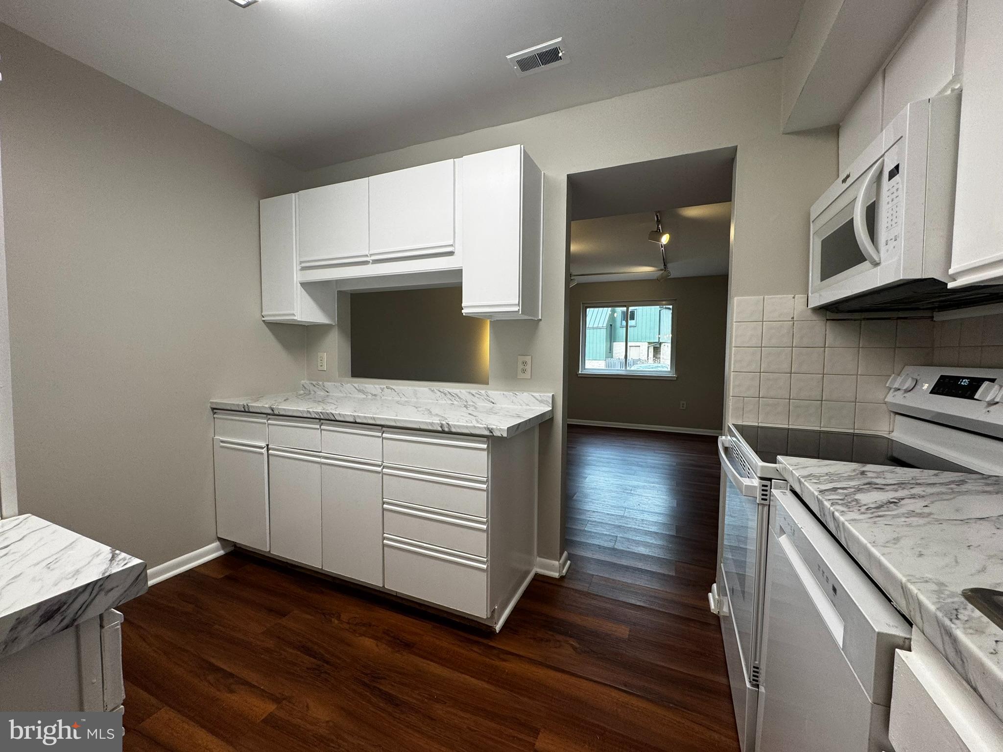 IVY OAK - Residential Lease