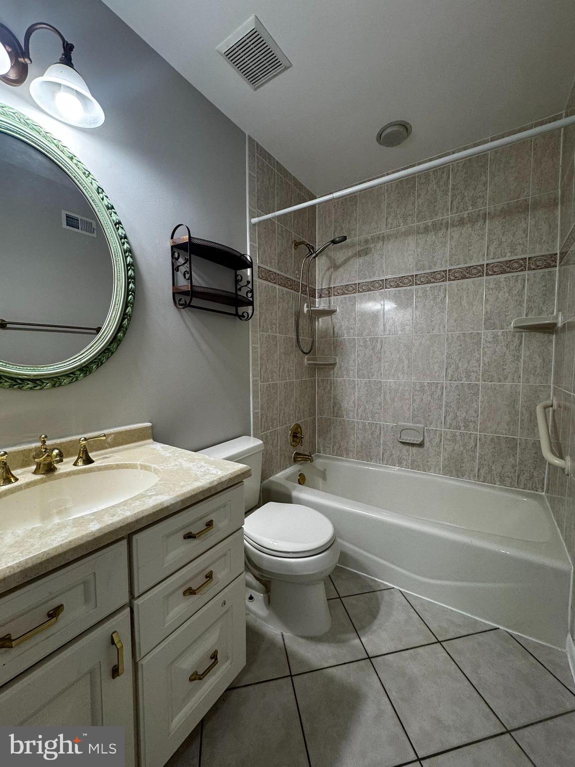 IVY OAK - Residential Lease