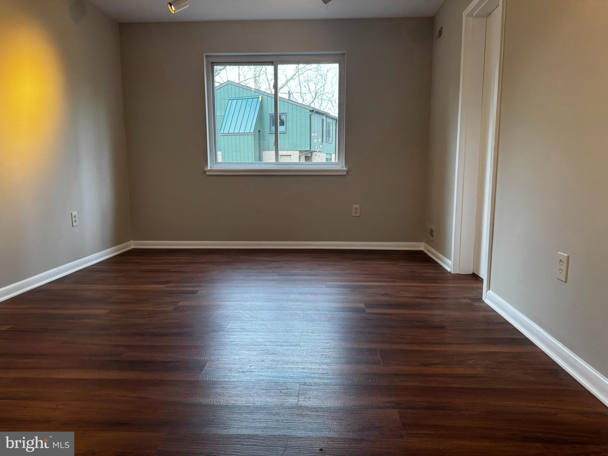 IVY OAK - Residential Lease