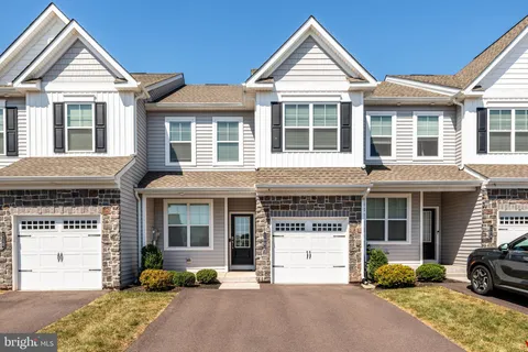 108 Everleigh Drive, Royersford, PA MLS: PAMC2133086