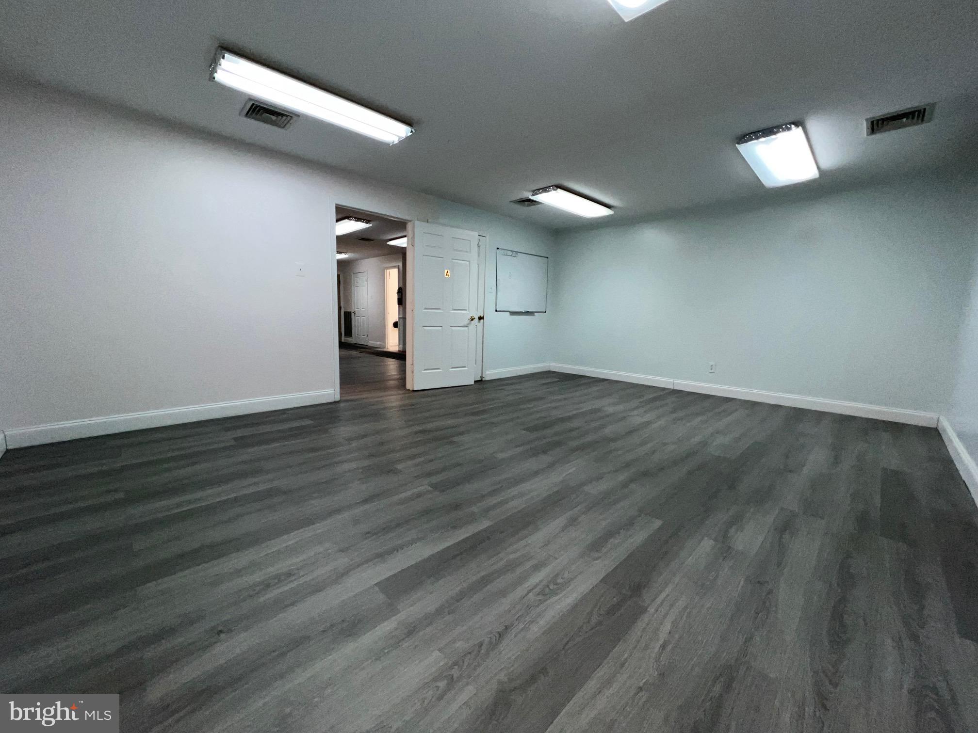 LEIGH CORNERS - Commercial Lease