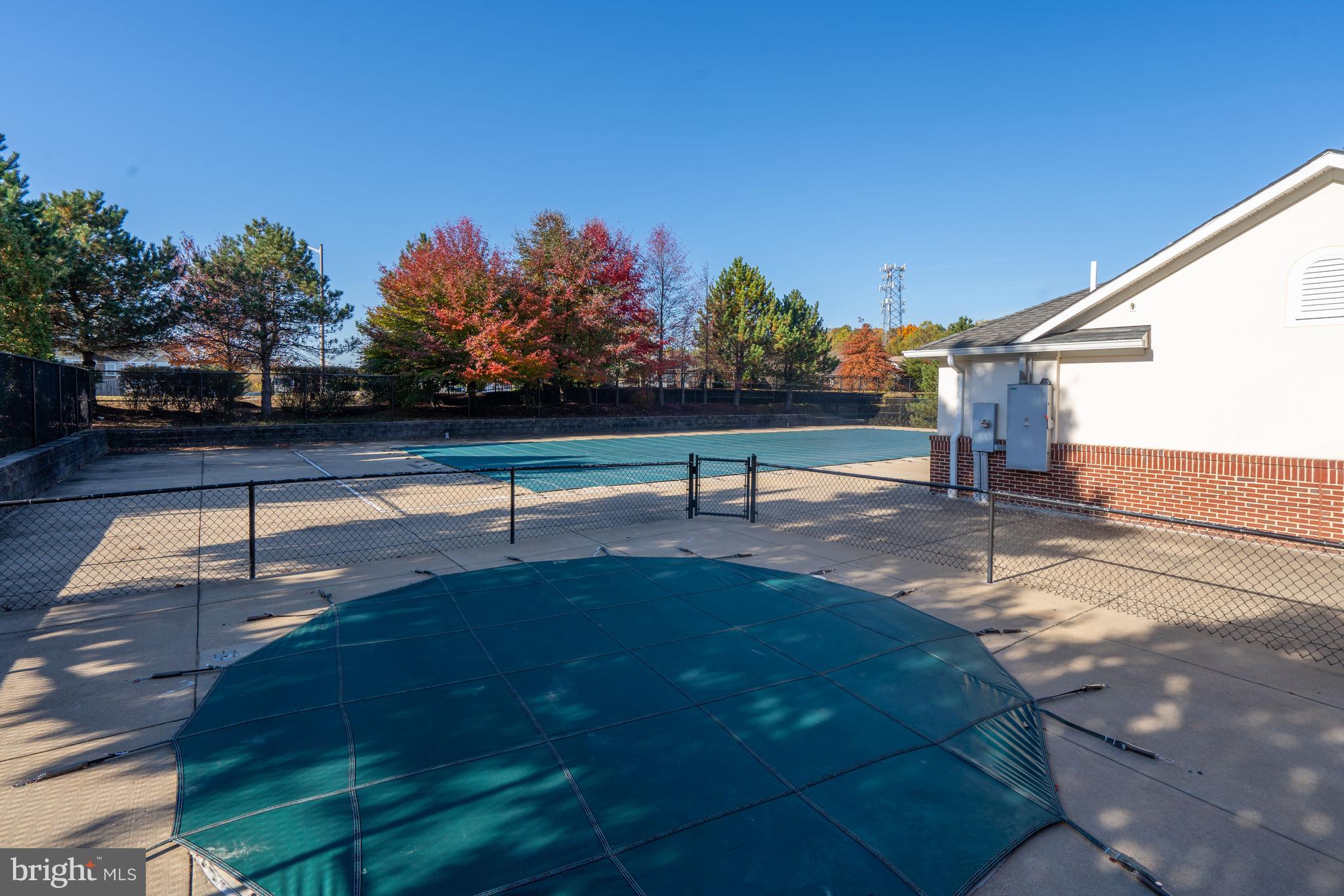 TRIANGLE HIGHLANDS CONDO - Residential