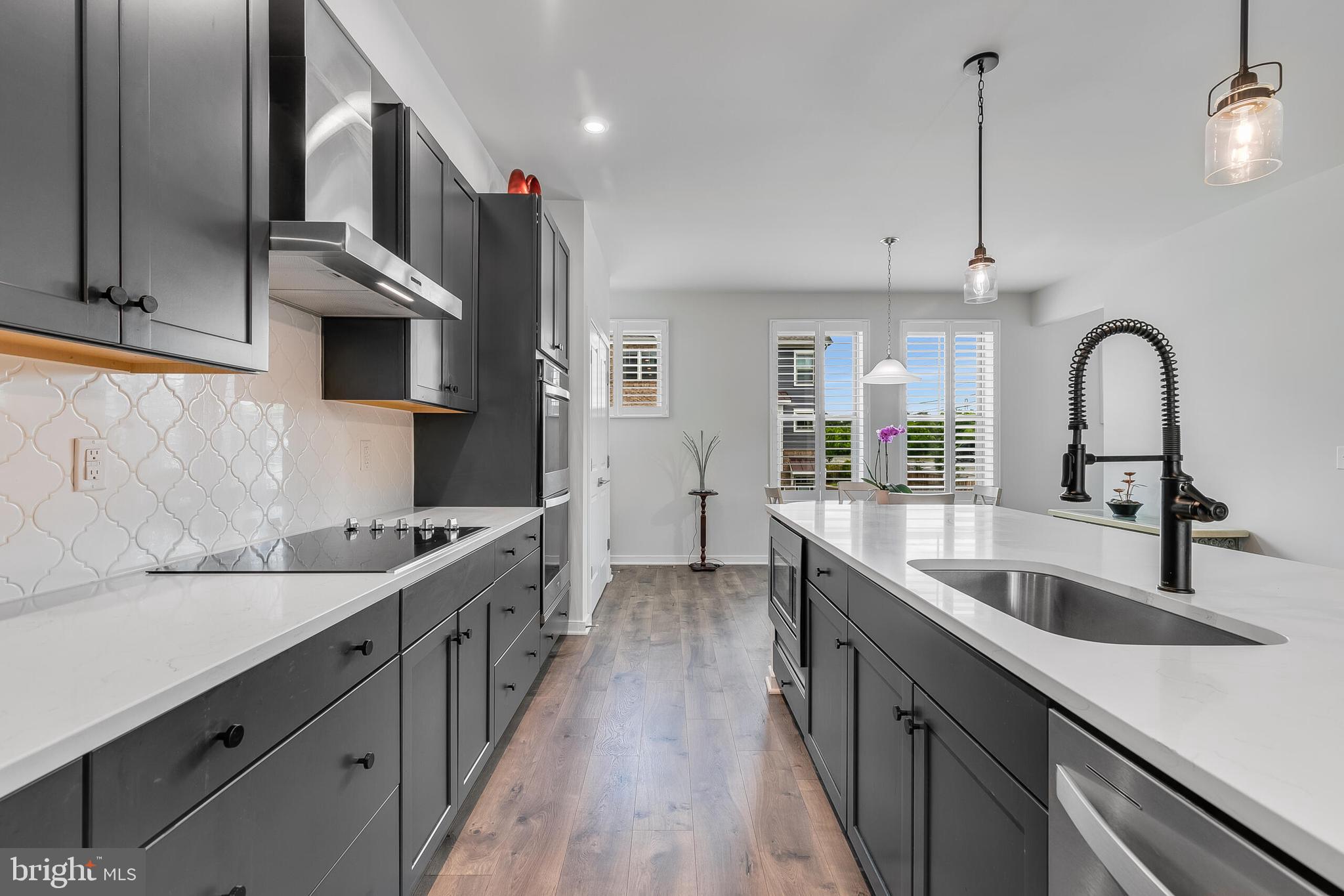 TOWNS AT CARTERS GROVE - Residential