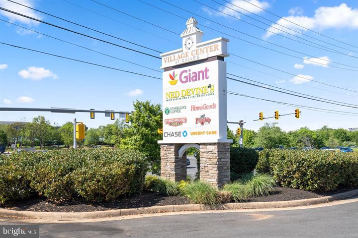 TOWNS AT CARTERS GROVE - Residential