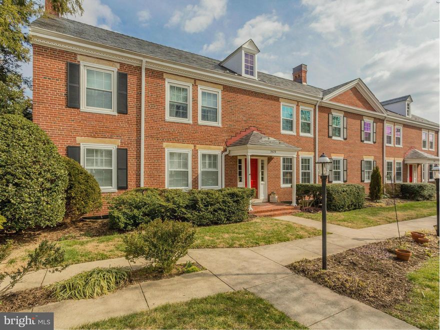 Wonderful Barcroft model close to shopping/ transportation/ Pentagon. One of lowest condo fees in Fairlington. Beautifully updated with granite counters, stainless steel appliances and newer windows.  New washer and dryer.  Higher ceilings in lower level and two separate rooms provide for multiple living options. Assigned parking space and easy parking on street.Charming patio. Total sq. ft. 1490.