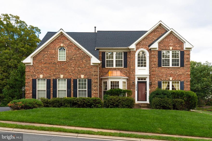 ONLY MAIN AND UPPER LEVEL RENT.  BAEMENT WILL BE USED BY LANDLORD SOMETIMES. RYAN OBERLIN MODEL W/ SIDE LOAD GARAGE IN GREAT LOCATION. HARDWOOD FLOORS ON MAIN AND UPPER LEVEL.  ALL UPGRADES. 2/3 ACRE CORNER LOT. OPEN FLOOR PLAN W/ GOURMET KTCHN W/ UPGRADED SS GE PROLIFE, APPLS ITALIAN TL & GRANITE COUN BRKFT ROOM/SUNROOM OPENS TO DECK. MAIN LVL BED/BA. STEP DOWN FM ROOM W/FIREPLACE. MSTR SUITE COULD BE USED FOR AN OFFICE SPACE  W/ LUX BA, JACUZZI TUB, 2 WALK-INS, VAULTED CEIL. UPPER LVL LNDRY RM.