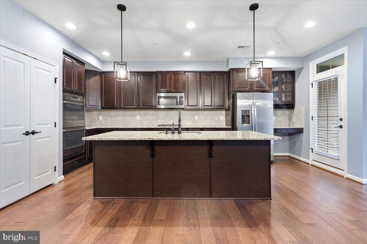 LOUDOUN CROSSING - Residential