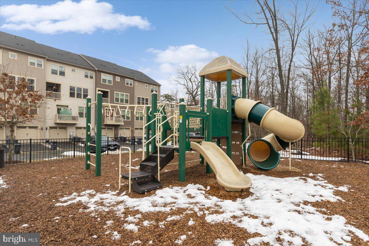 LOUDOUN CROSSING - Residential