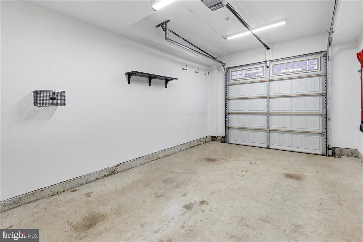 LOUDOUN CROSSING - Residential