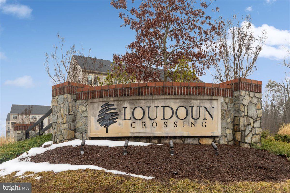 LOUDOUN CROSSING - Residential