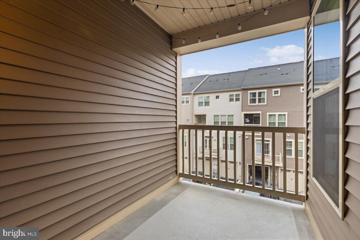 LOUDOUN CROSSING - Residential