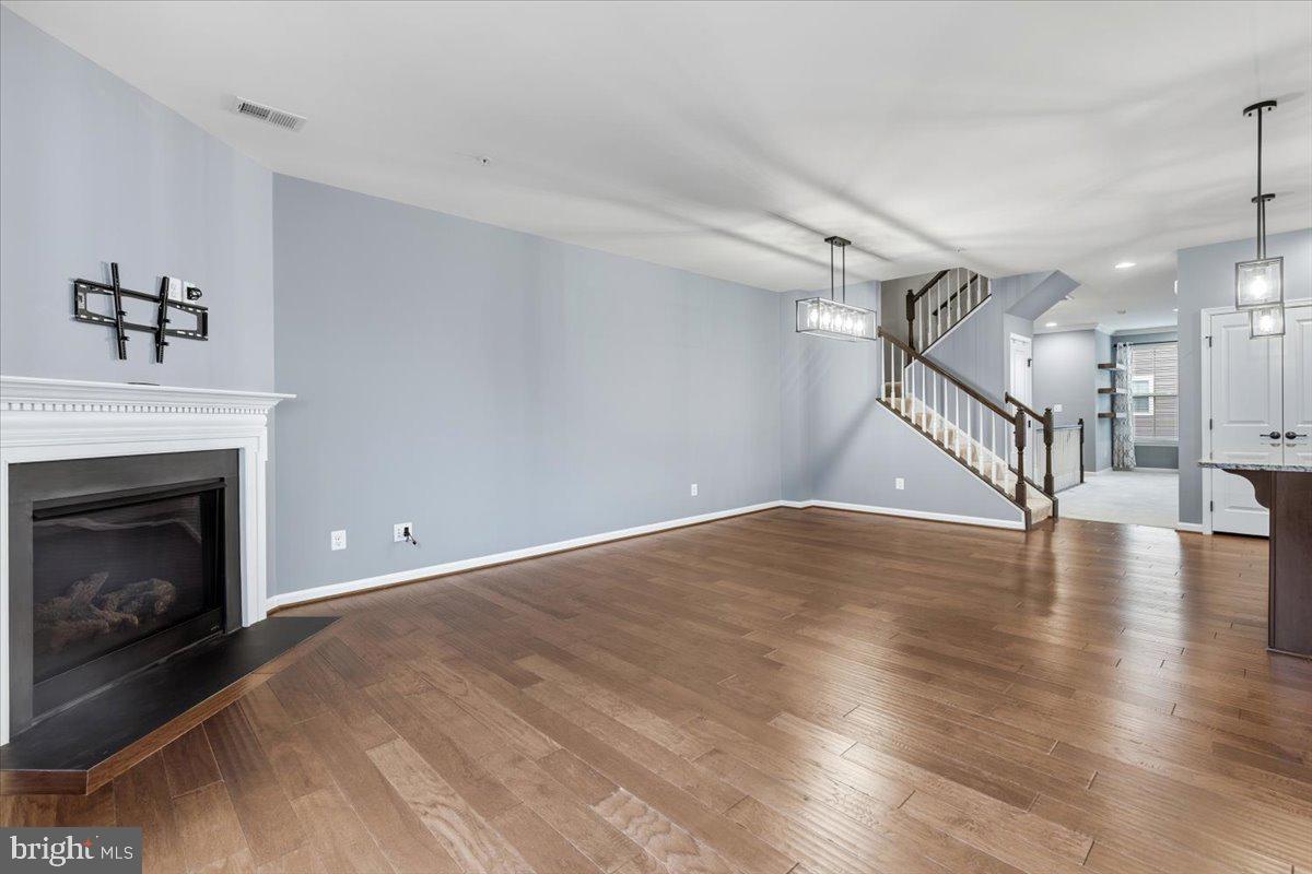 LOUDOUN CROSSING - Residential