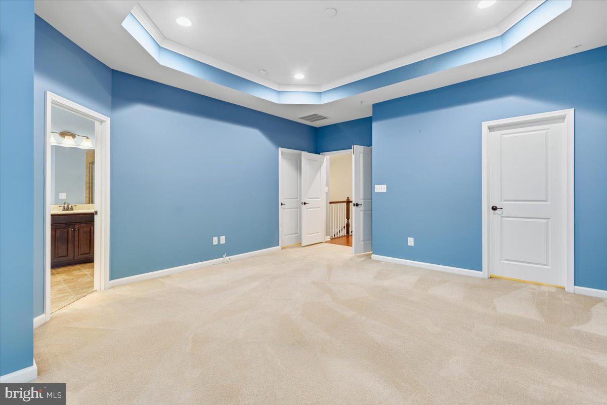 LOUDOUN CROSSING - Residential