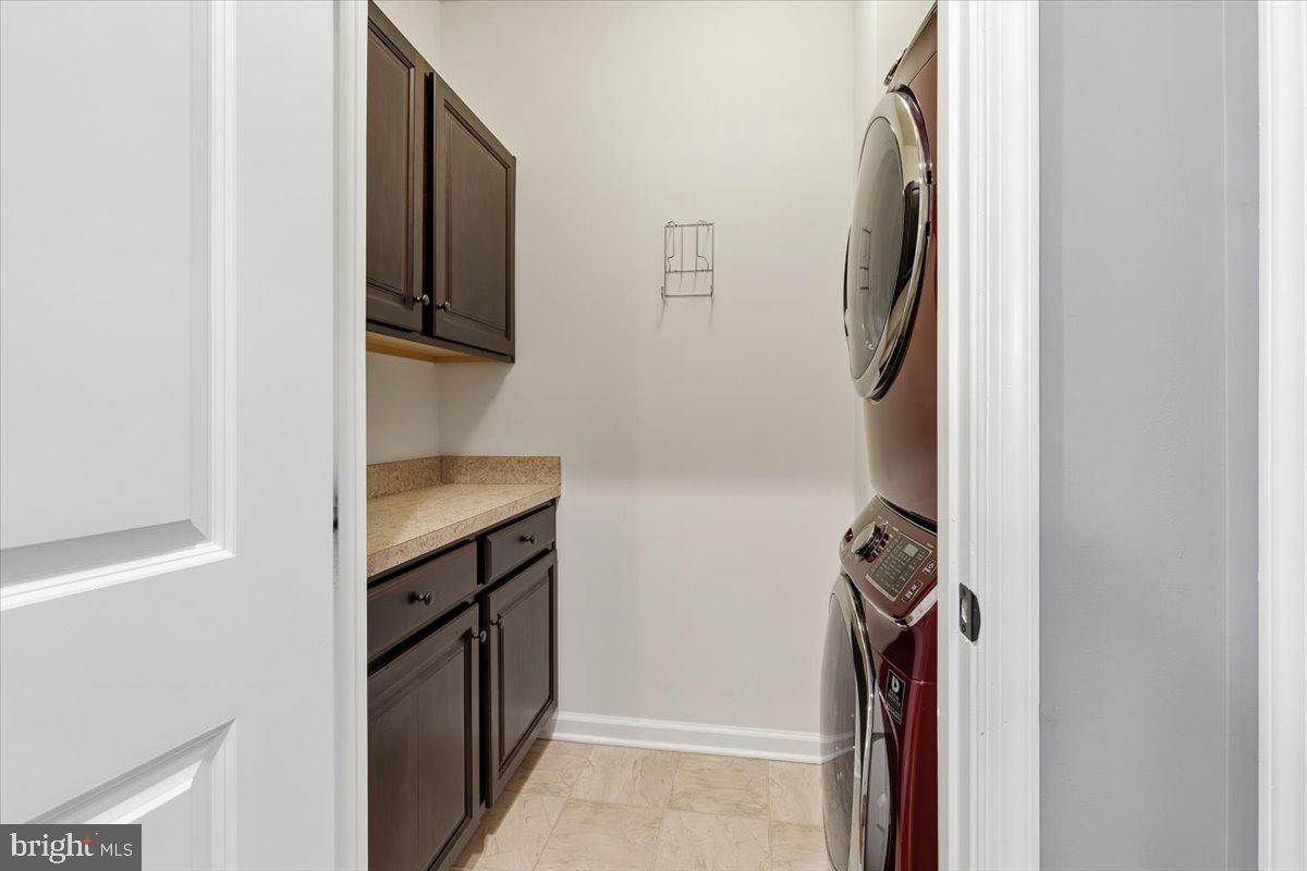 LOUDOUN CROSSING - Residential