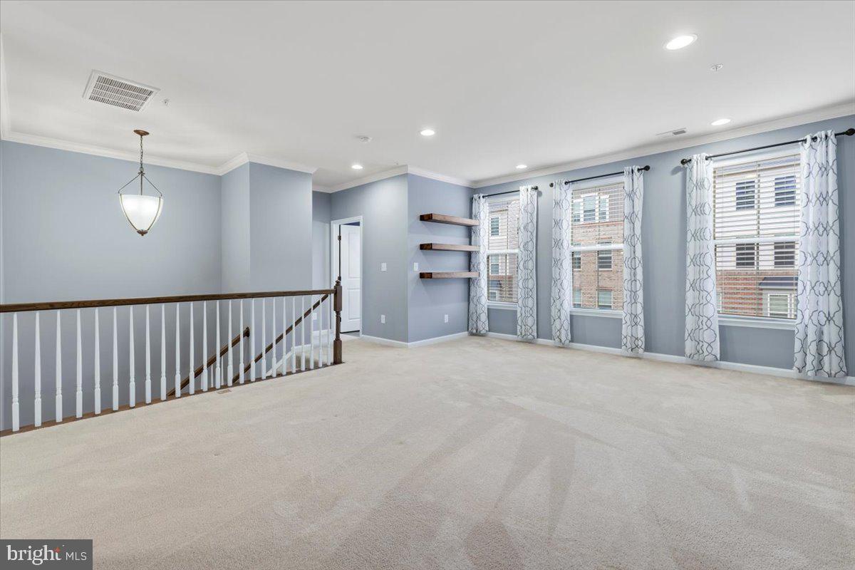 LOUDOUN CROSSING - Residential