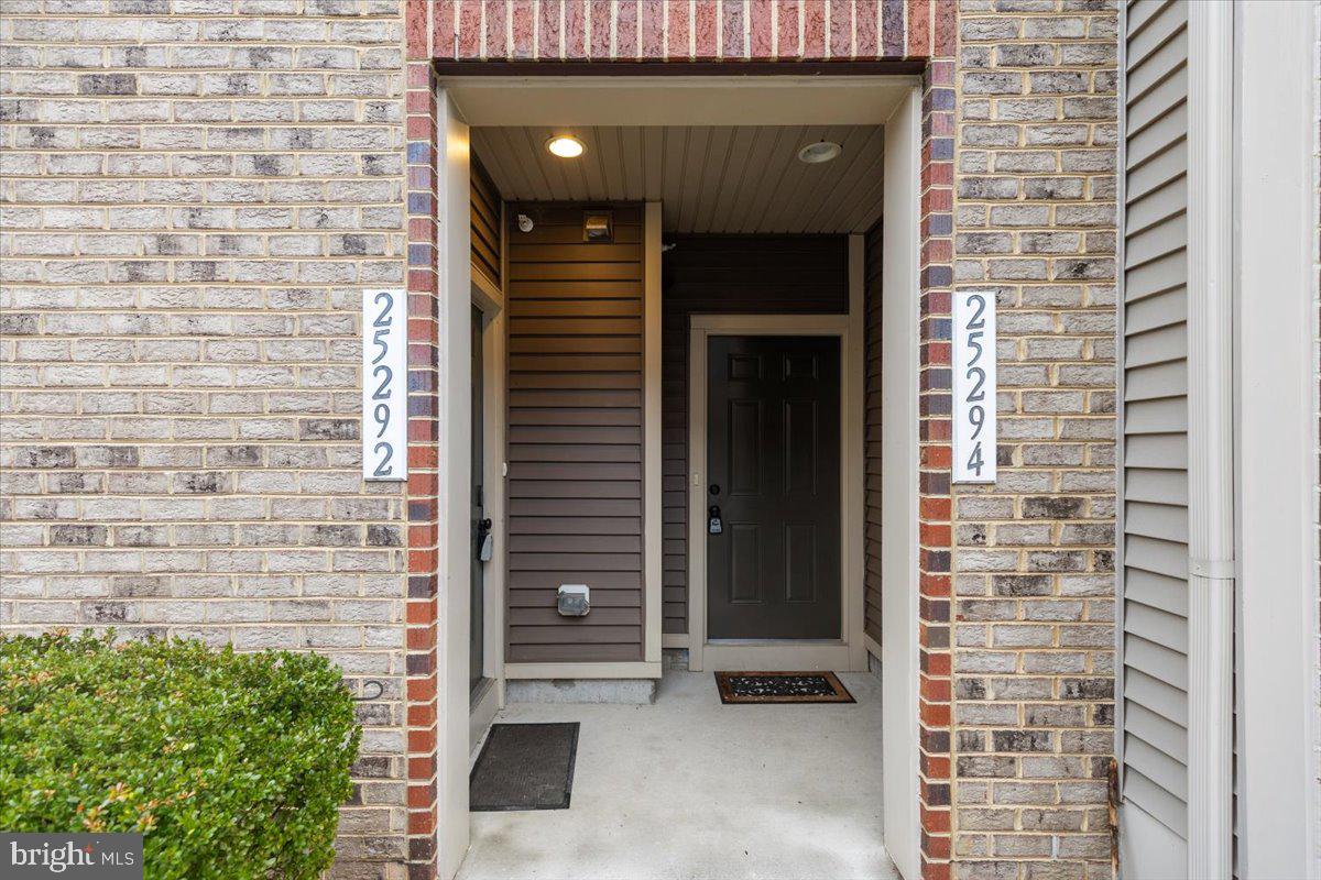 LOUDOUN CROSSING - Residential