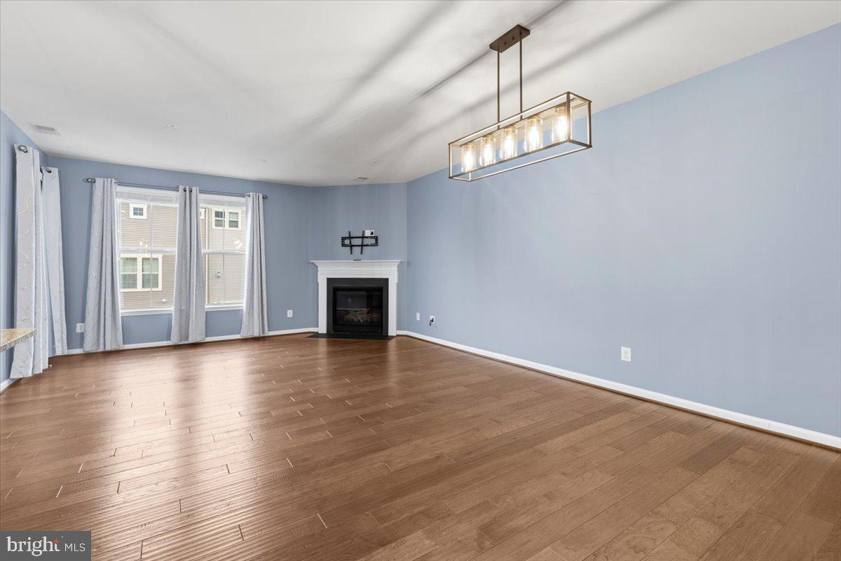 LOUDOUN CROSSING - Residential