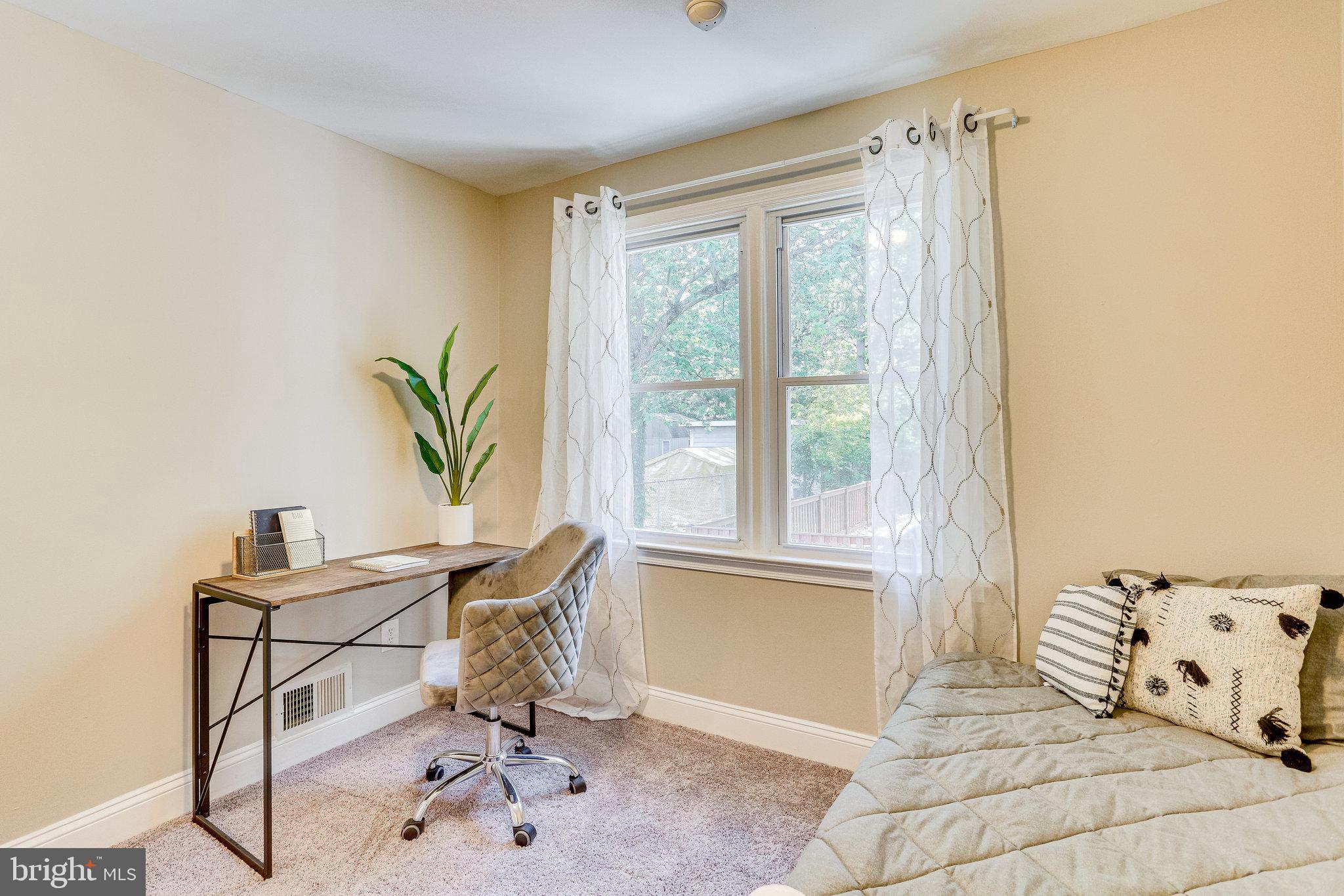 RIVERDALE - Residential