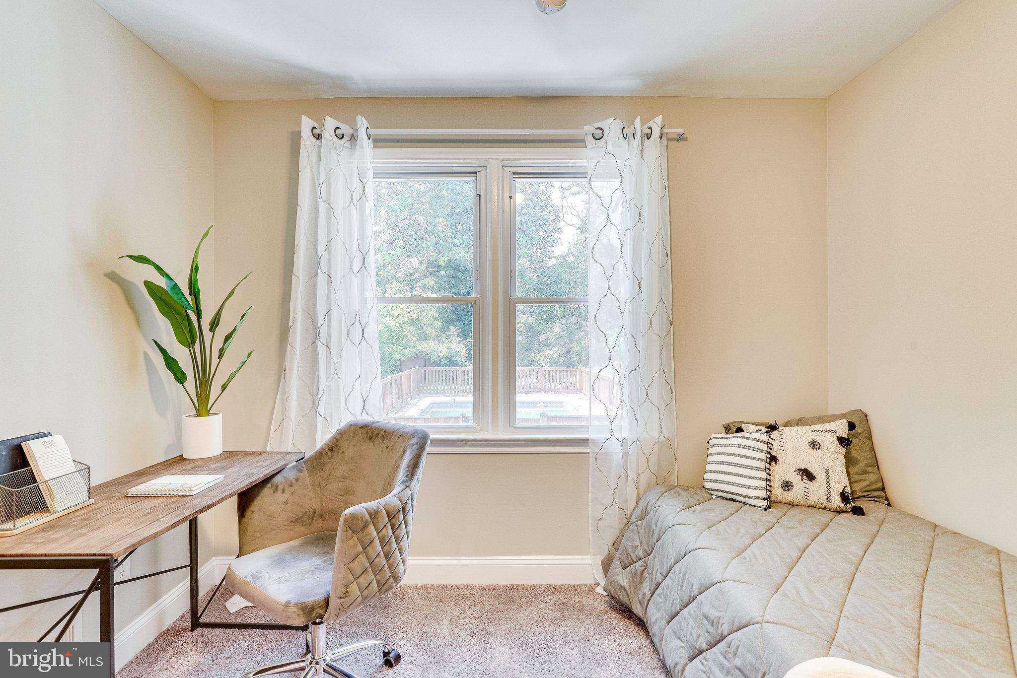 RIVERDALE - Residential