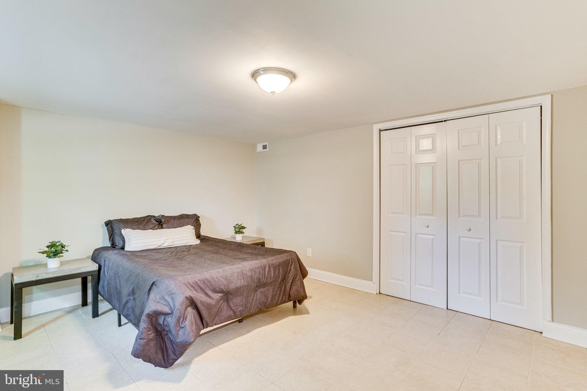 RIVERDALE - Residential