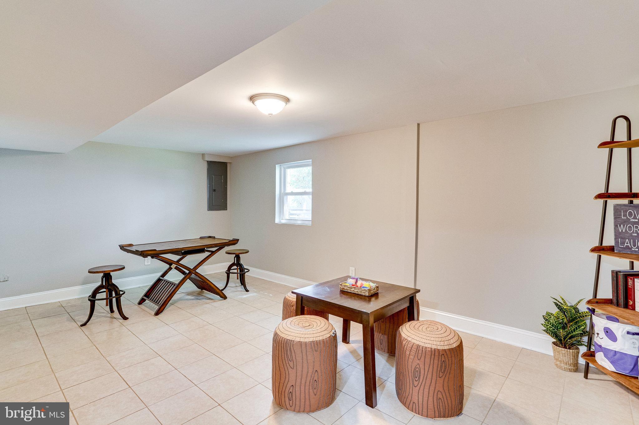 RIVERDALE - Residential