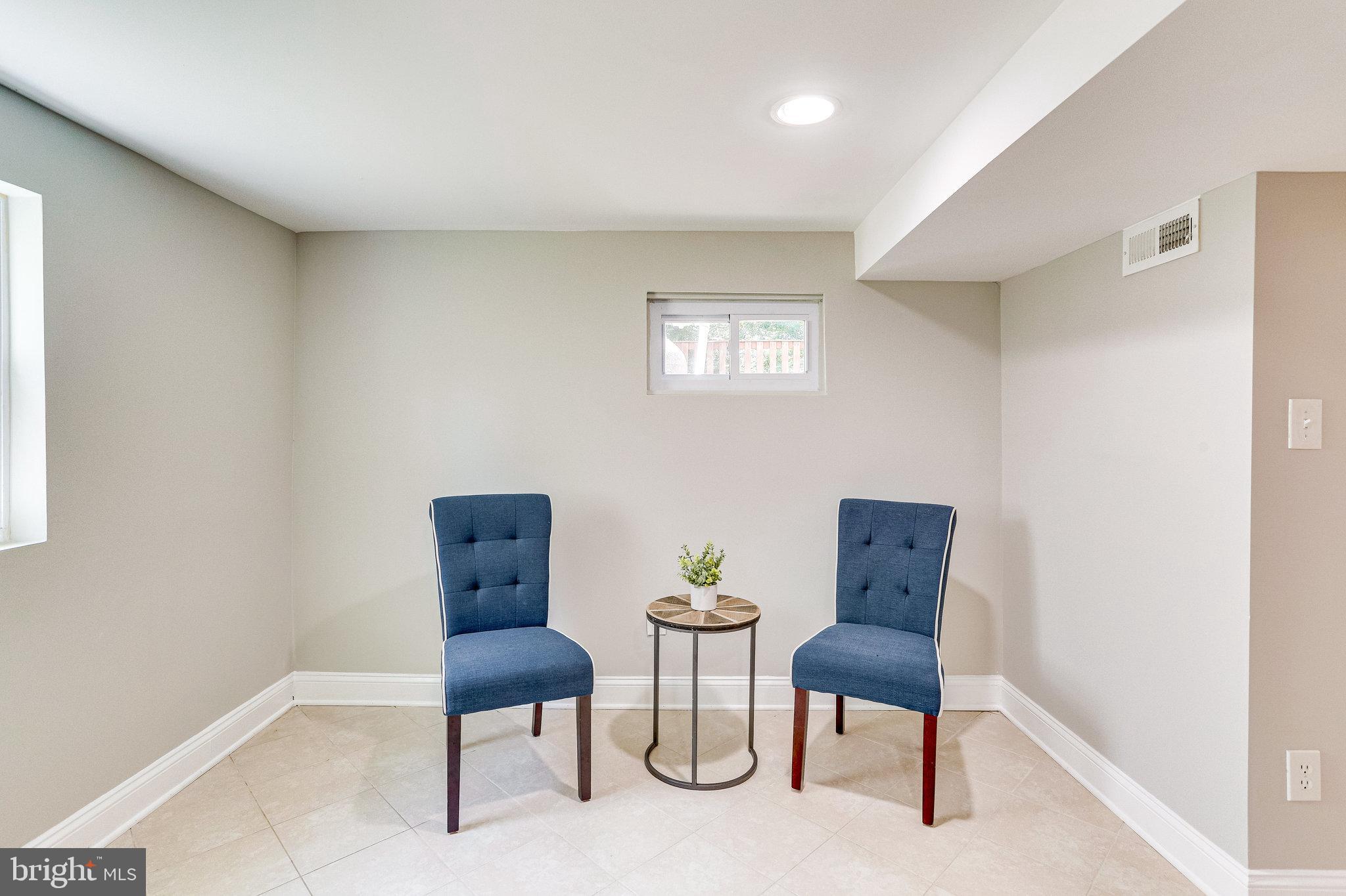 RIVERDALE - Residential