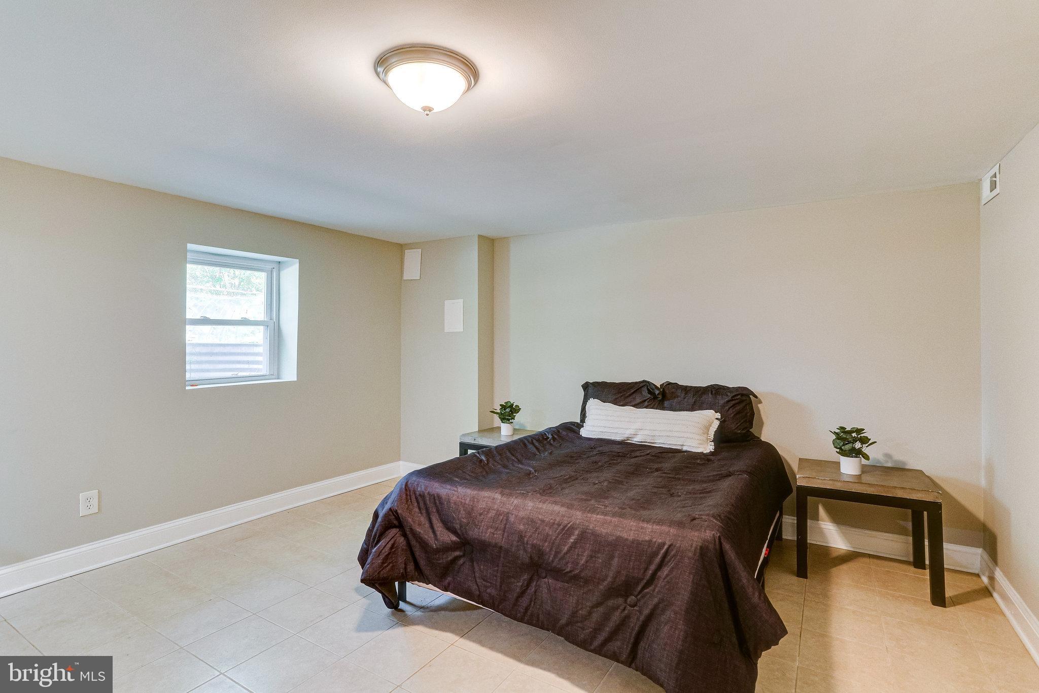 RIVERDALE - Residential