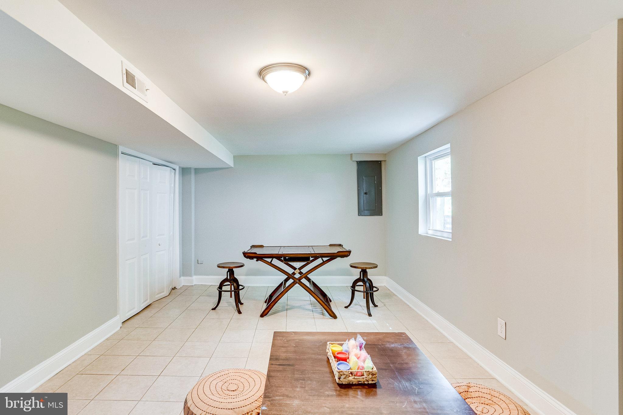 RIVERDALE - Residential