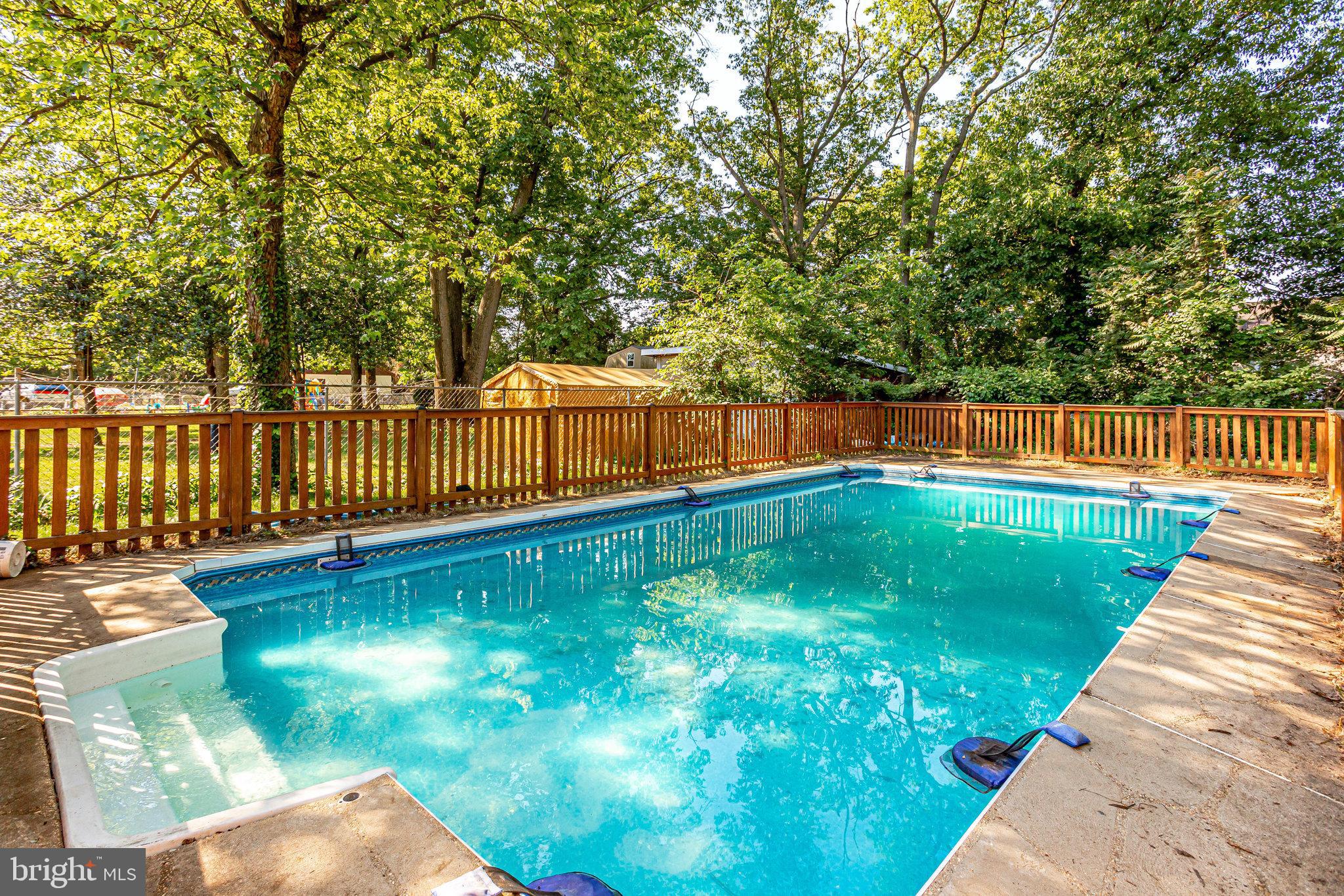 RIVERDALE - Residential