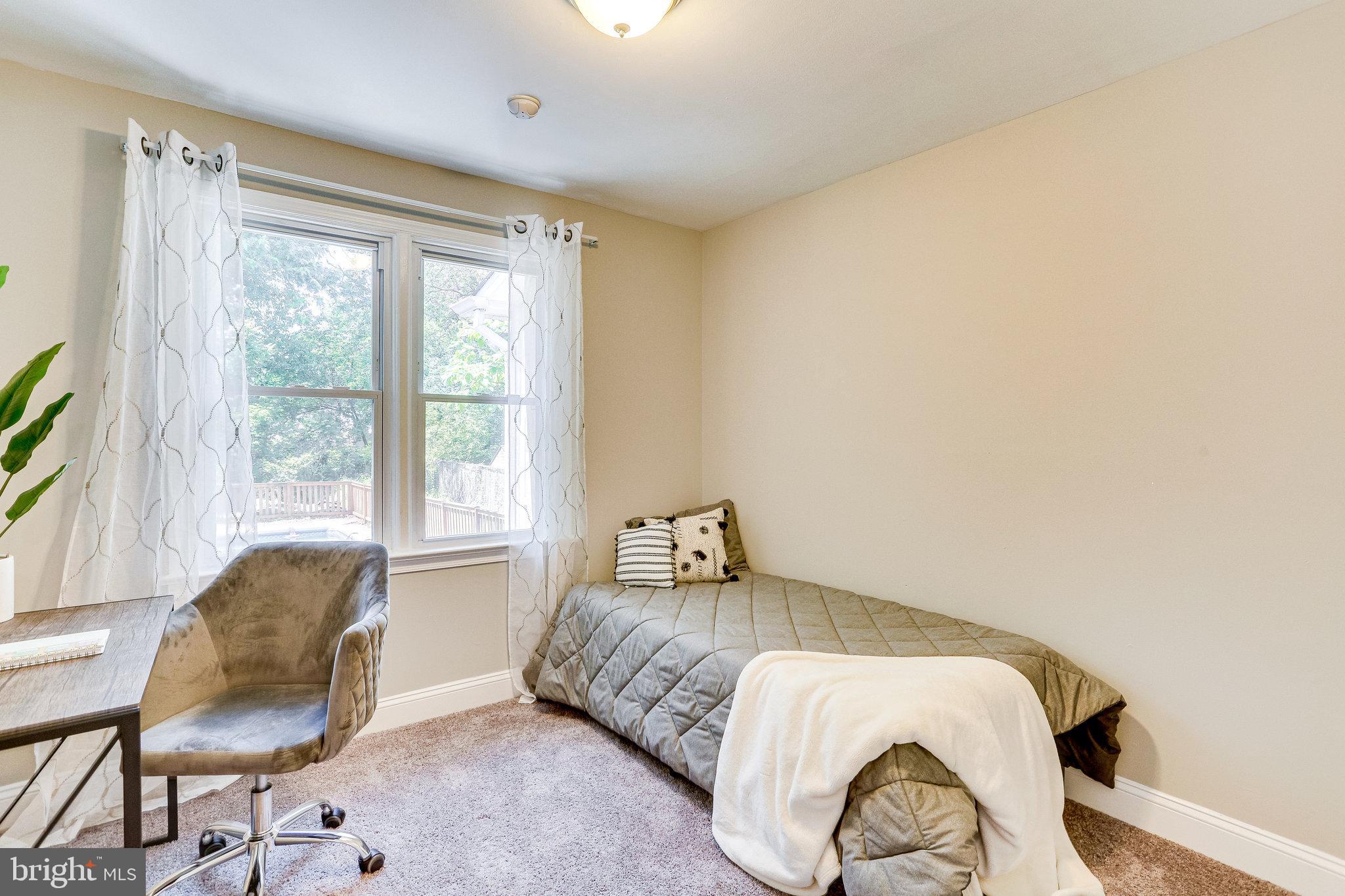 RIVERDALE - Residential